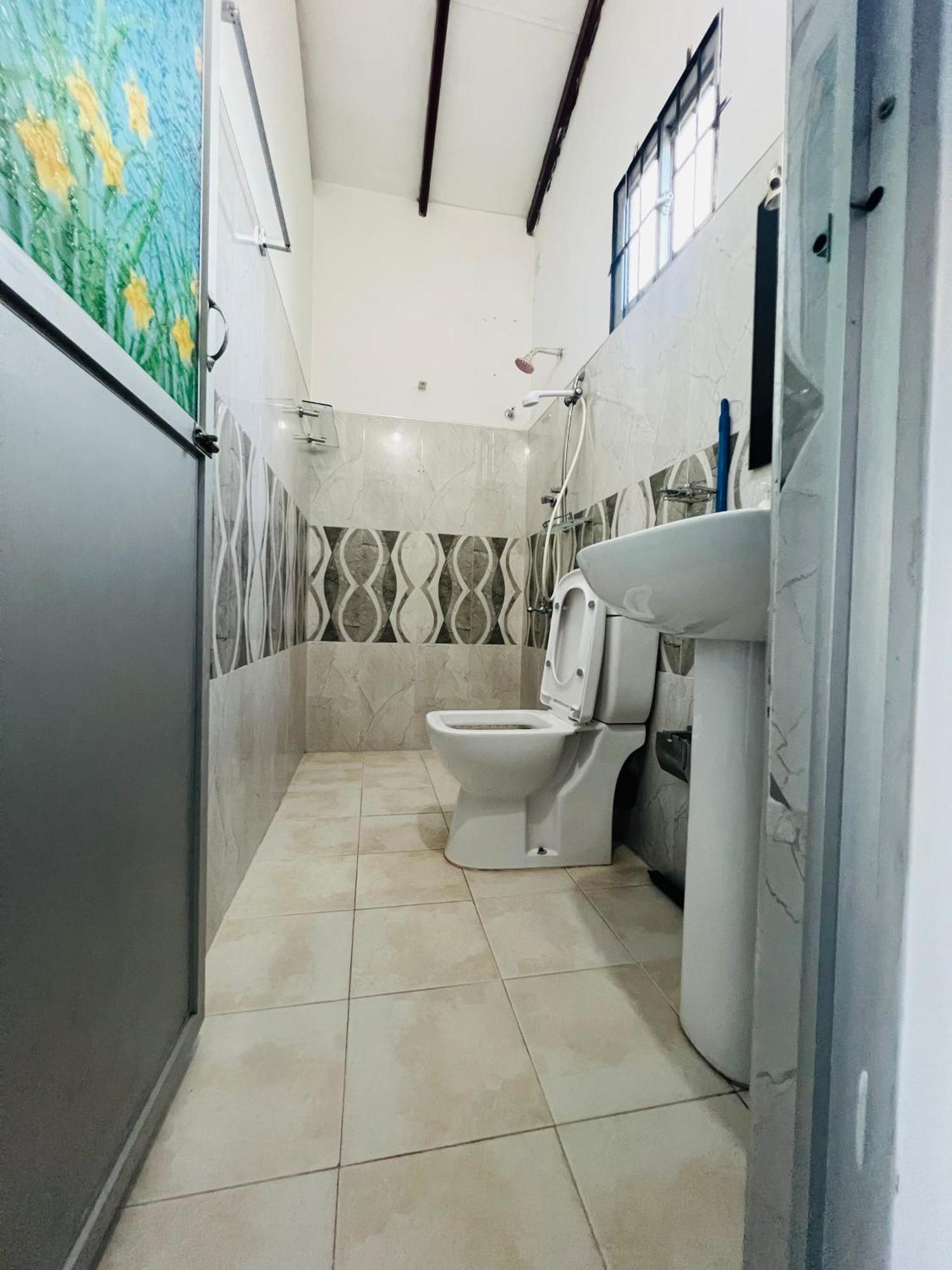 Honey Beach Hostel Негомбо Экстерьер фото