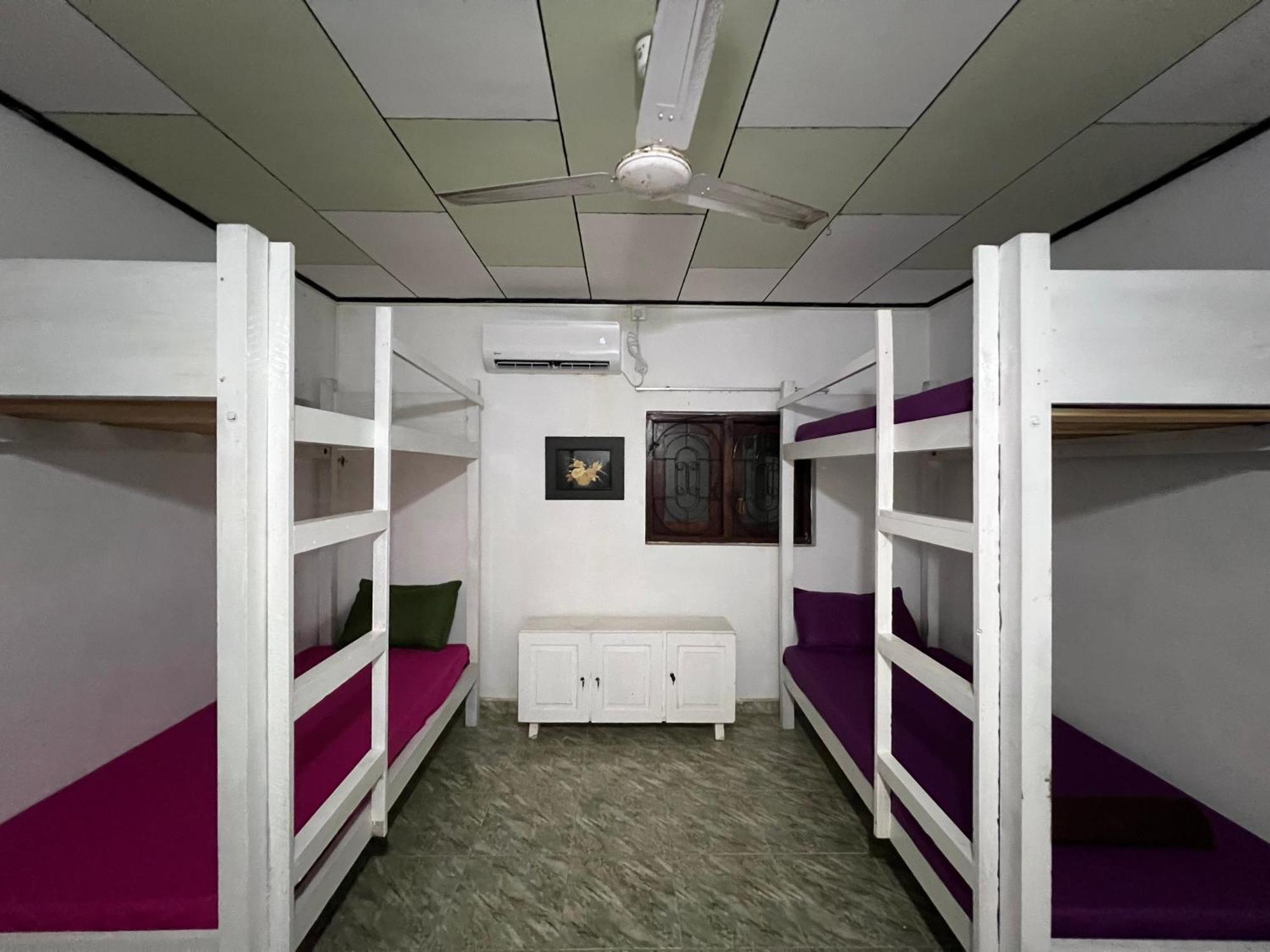 Honey Beach Hostel Негомбо Экстерьер фото