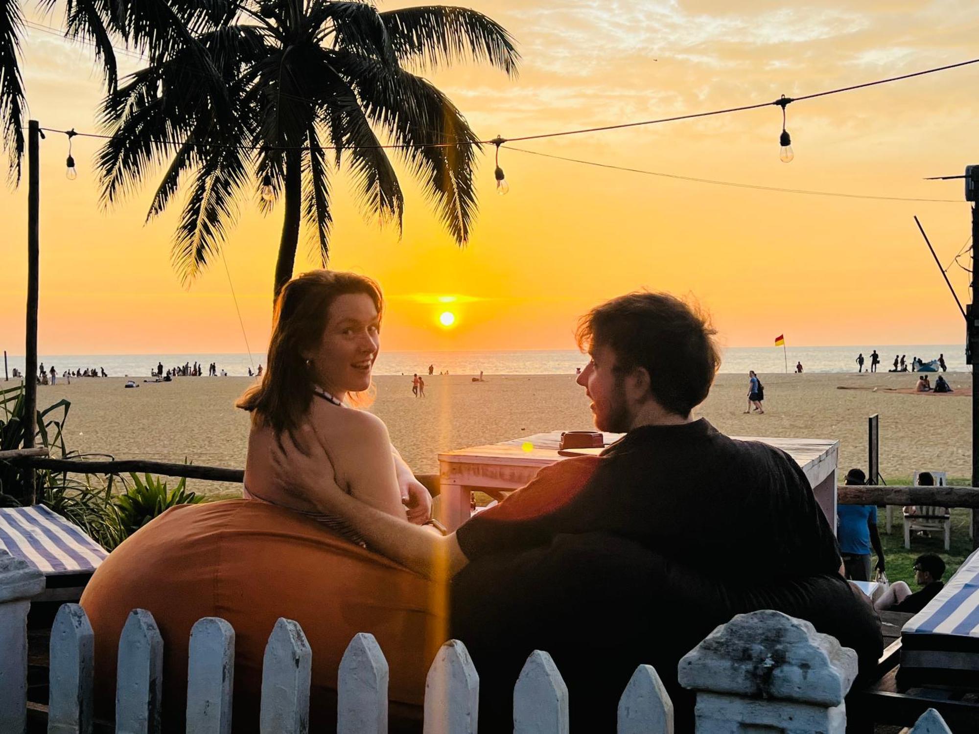 Honey Beach Hostel Негомбо Экстерьер фото